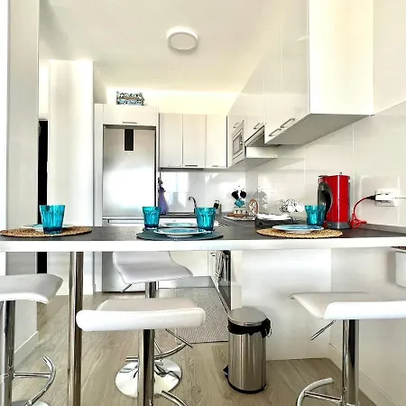 Apartment With Great Views Of The Atlantic Ocean, Wifi, Pool, 3Minutes To The Beach Apartment *